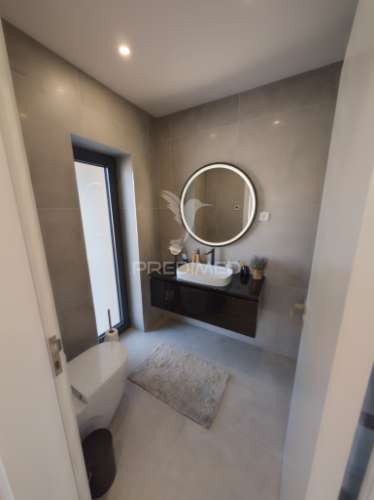 Vivenda térrea com piscina e jardim em folhadela / vila real