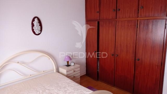 Quintinha isolada, com 710 m2 de terreno, em margem, concelho de gavião.