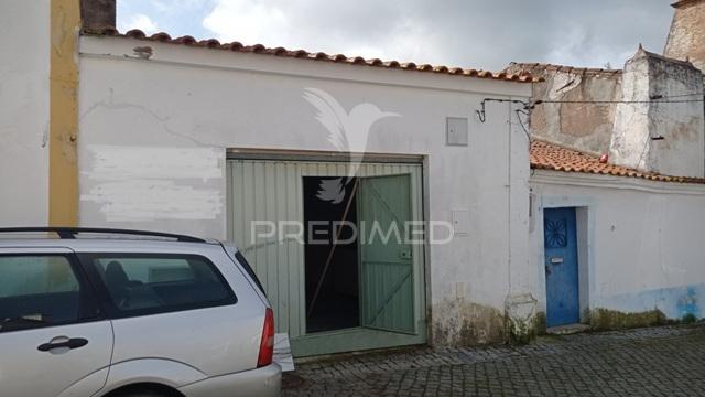 Casa de rés do chão, figueira e barros, avis.