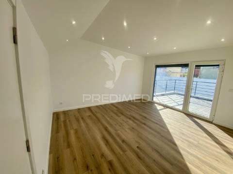 Moradia isolada t3, totalmente remodelada,  na charneca da caparica