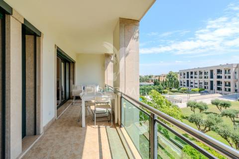 Apartamento t3 para arrendamento i condomínio villa restelo, com jardim e piscina no restelo/belém