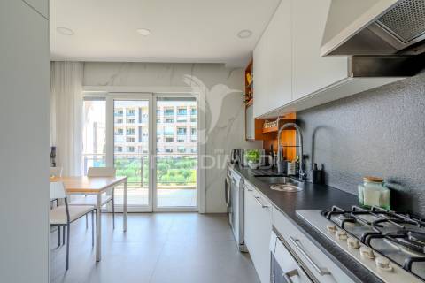 Apartamento t3 para arrendamento i condomínio villa restelo, com jardim e piscina no restelo/belém