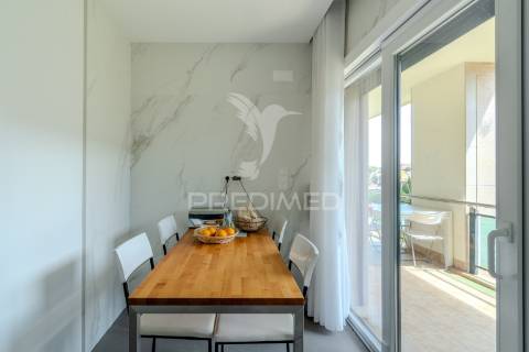 Apartamento t3 para arrendamento i condomínio villa restelo, com jardim e piscina no restelo/belém