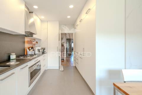 Apartamento t3 para arrendamento i condomínio villa restelo, com jardim e piscina no restelo/belém