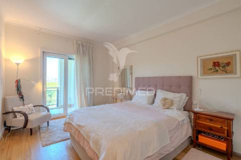 Apartamento t3 para arrendamento i condomínio villa restelo, com jardim e piscina no restelo/belém