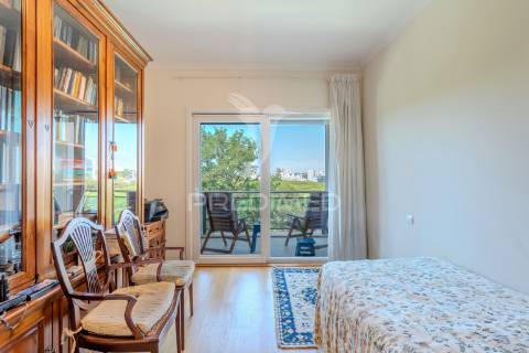 Apartamento t3 para arrendamento i condomínio villa restelo, com jardim e piscina no restelo/belém