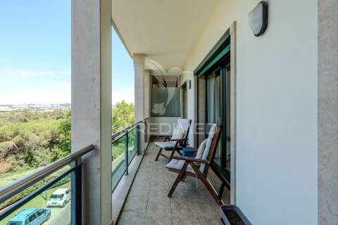 Apartamento t3 para arrendamento i condomínio villa restelo, com jardim e piscina no restelo/belém