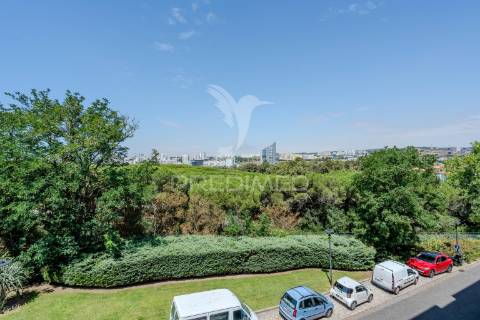 Apartamento t3 para arrendamento i condomínio villa restelo, com jardim e piscina no restelo/belém