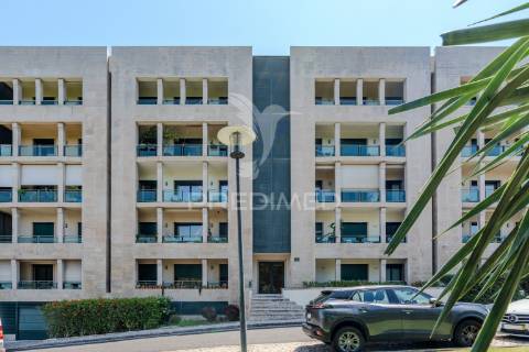 Apartamento t3 para arrendamento i condomínio villa restelo, com jardim e piscina no restelo/belém