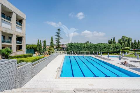 Apartamento t3 para arrendamento i condomínio villa restelo, com jardim e piscina no restelo/belém