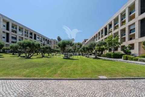 Apartamento t3 para arrendamento i condomínio villa restelo, com jardim e piscina no restelo/belém