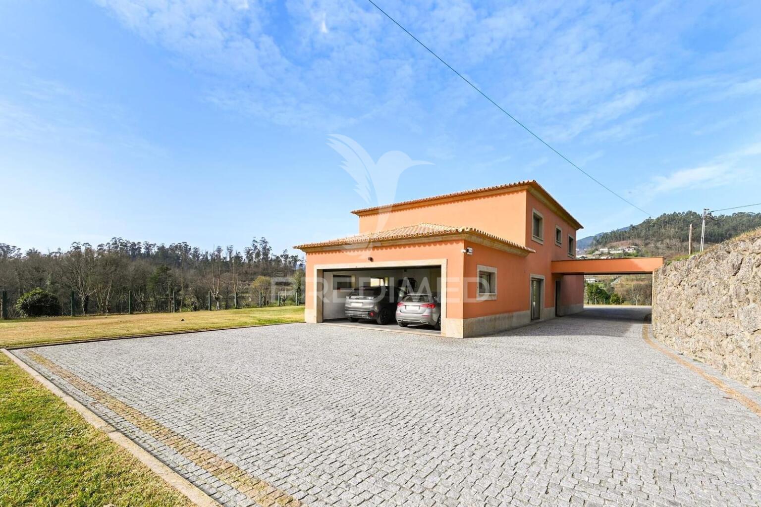 Moradia independente em terras de bouro