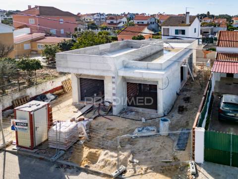 Moradia t3+1 térrea e  isolada