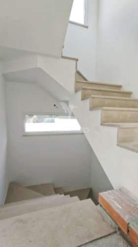 Suíte, espaço para piscina, garagem 2 viaturas, cozinha equipada