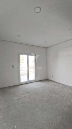Suíte, espaço para piscina, garagem 2 viaturas, cozinha equipada