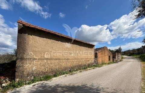 Casa para restaurar com terreno