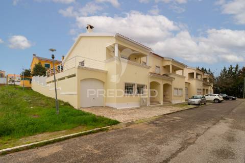 Moradia t4 +1 com anexo urbanização serra grande – palmela