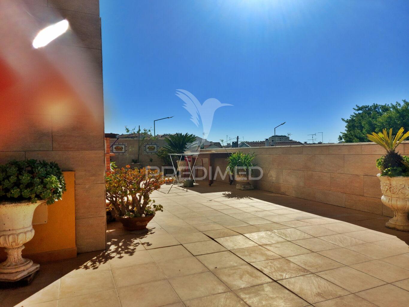 Apartamento t3 em benavente com terraço amplo e churrasqueira