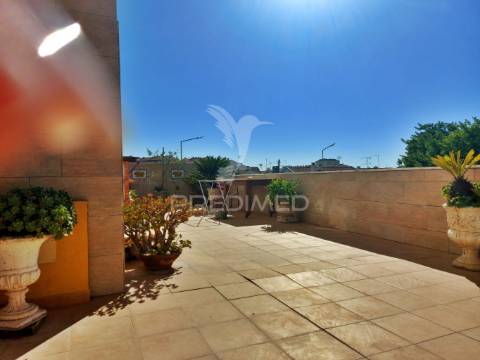 Apartamento t3 em benavente com terraço amplo e churrasqueira