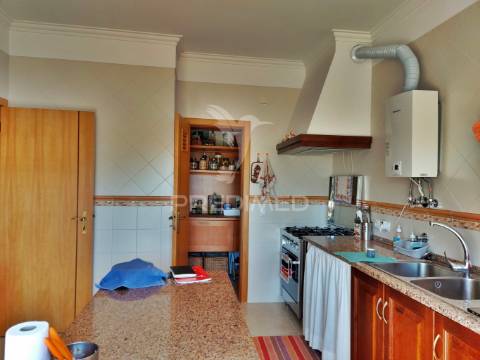 Apartamento t3 em benavente com terraço amplo e churrasqueira