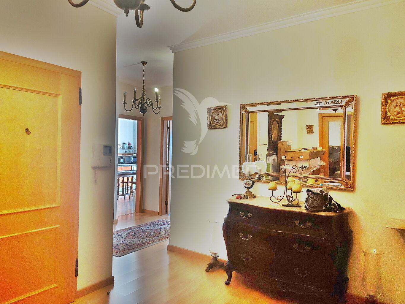 Apartamento t3 em benavente com terraço amplo e churrasqueira