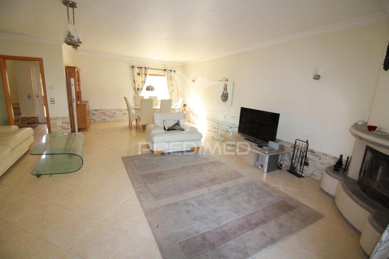 Moradia t3 espaçosa com piscina e garagem