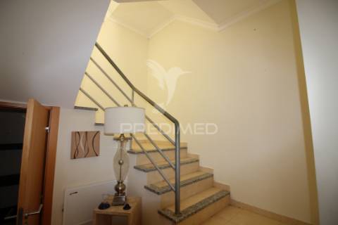 Moradia t3 espaçosa com piscina e garagem