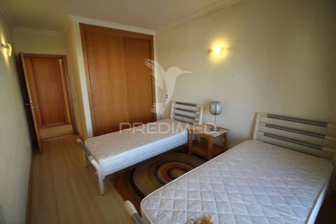 Moradia t3 espaçosa com piscina e garagem