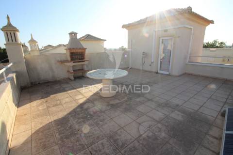 Moradia t3 espaçosa com piscina e garagem