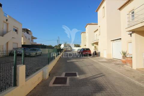 Moradia t3 espaçosa com piscina e garagem
