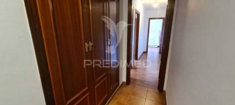 Apartamento t3–4 ass. elevador–garagem-sto antónio charneca, c.sol, barreiro