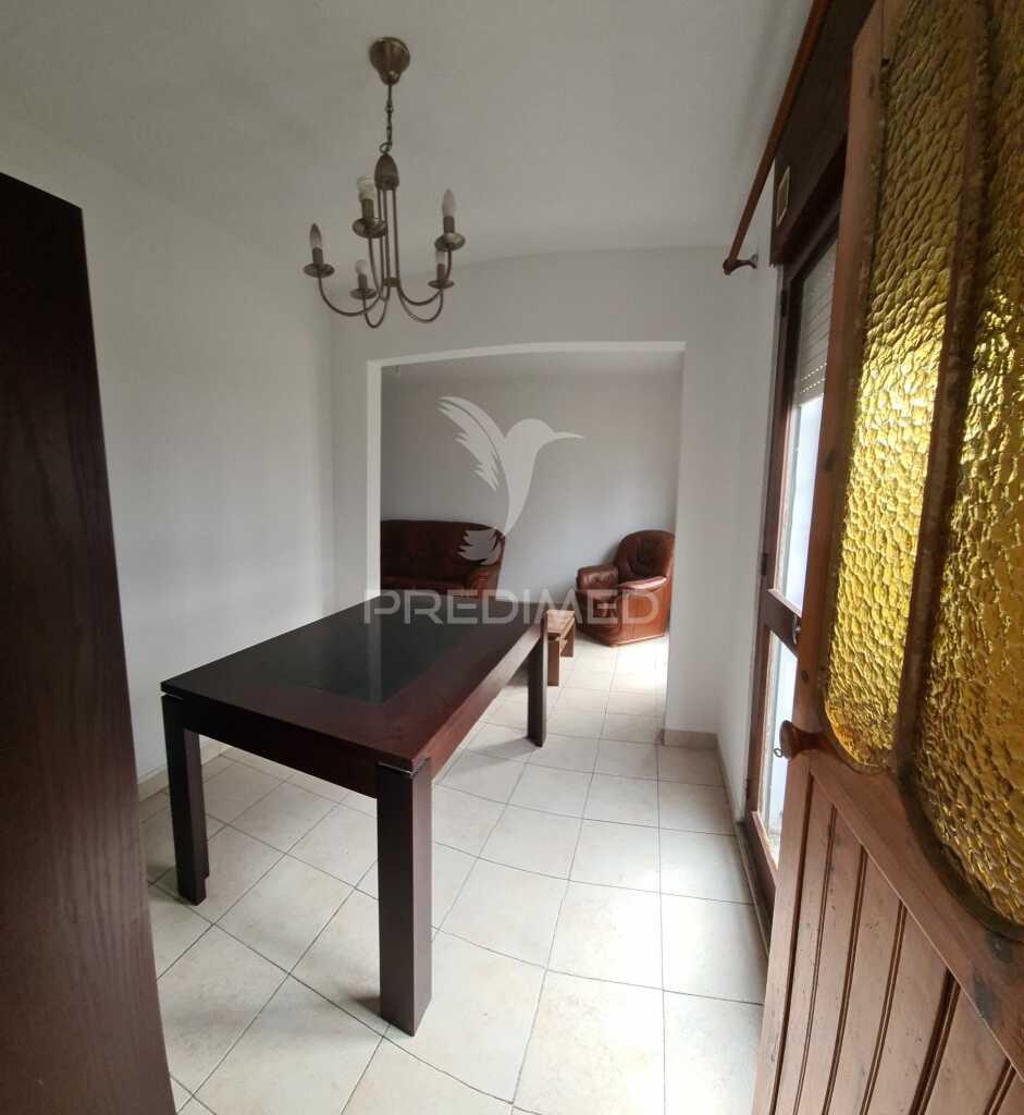 Apartamento t4-(4 quartos) vale de amoreira - moita
