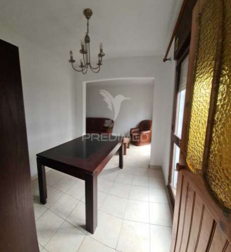 Apartamento t4-(4 quartos) vale de amoreira - moita
