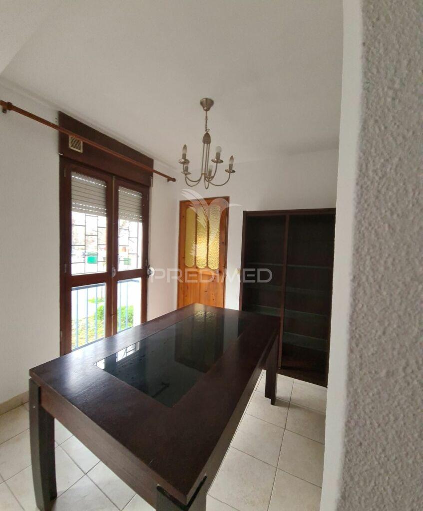Apartamento t4-(4 quartos) vale de amoreira - moita