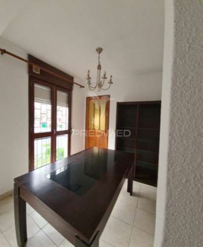 Apartamento t4-(4 quartos) vale de amoreira - moita