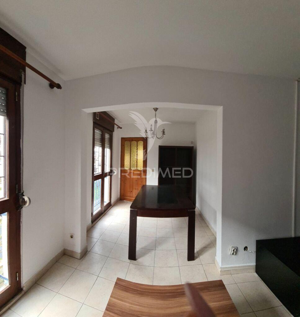 Apartamento t4-(4 quartos) vale de amoreira - moita