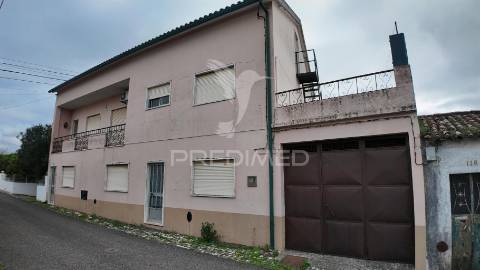 Moradia t6 com anexos e terreno em pousados – a 5 minutos de alcanena