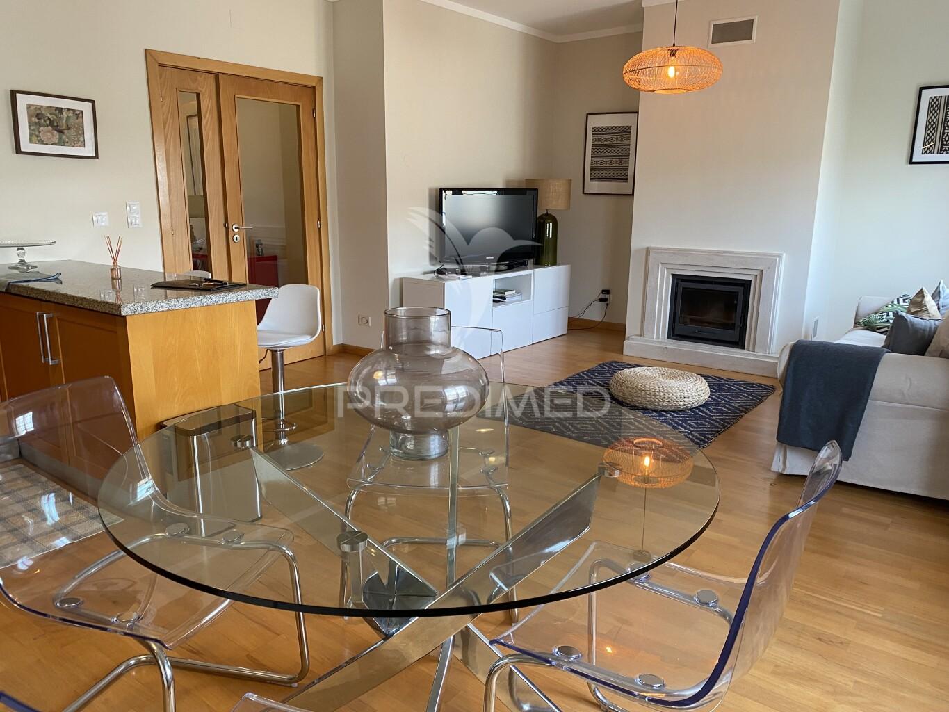 Apartamento t2 com 2 lugares de estacionamento