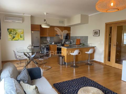 Apartamento t2 com 2 lugares de estacionamento