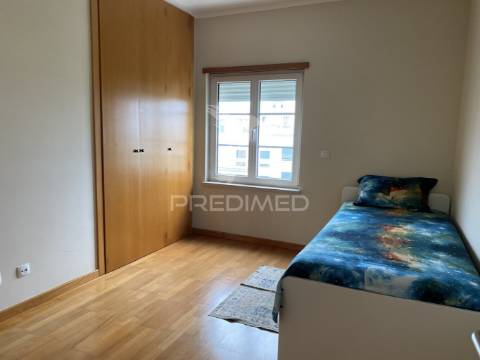 Apartamento t2 com 2 lugares de estacionamento
