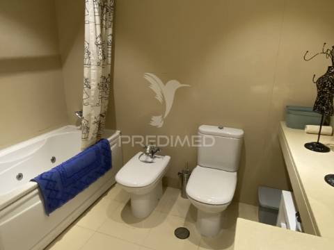 Apartamento t2 com 2 lugares de estacionamento