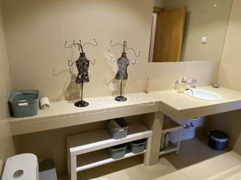 Apartamento t2 com 2 lugares de estacionamento