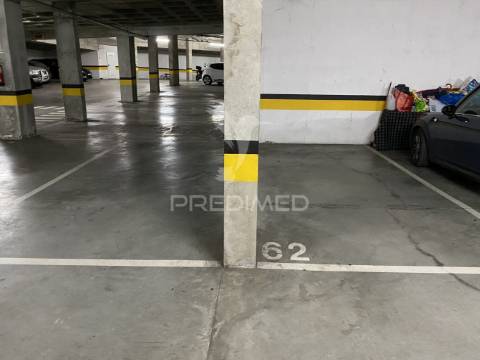Apartamento t2 com 2 lugares de estacionamento
