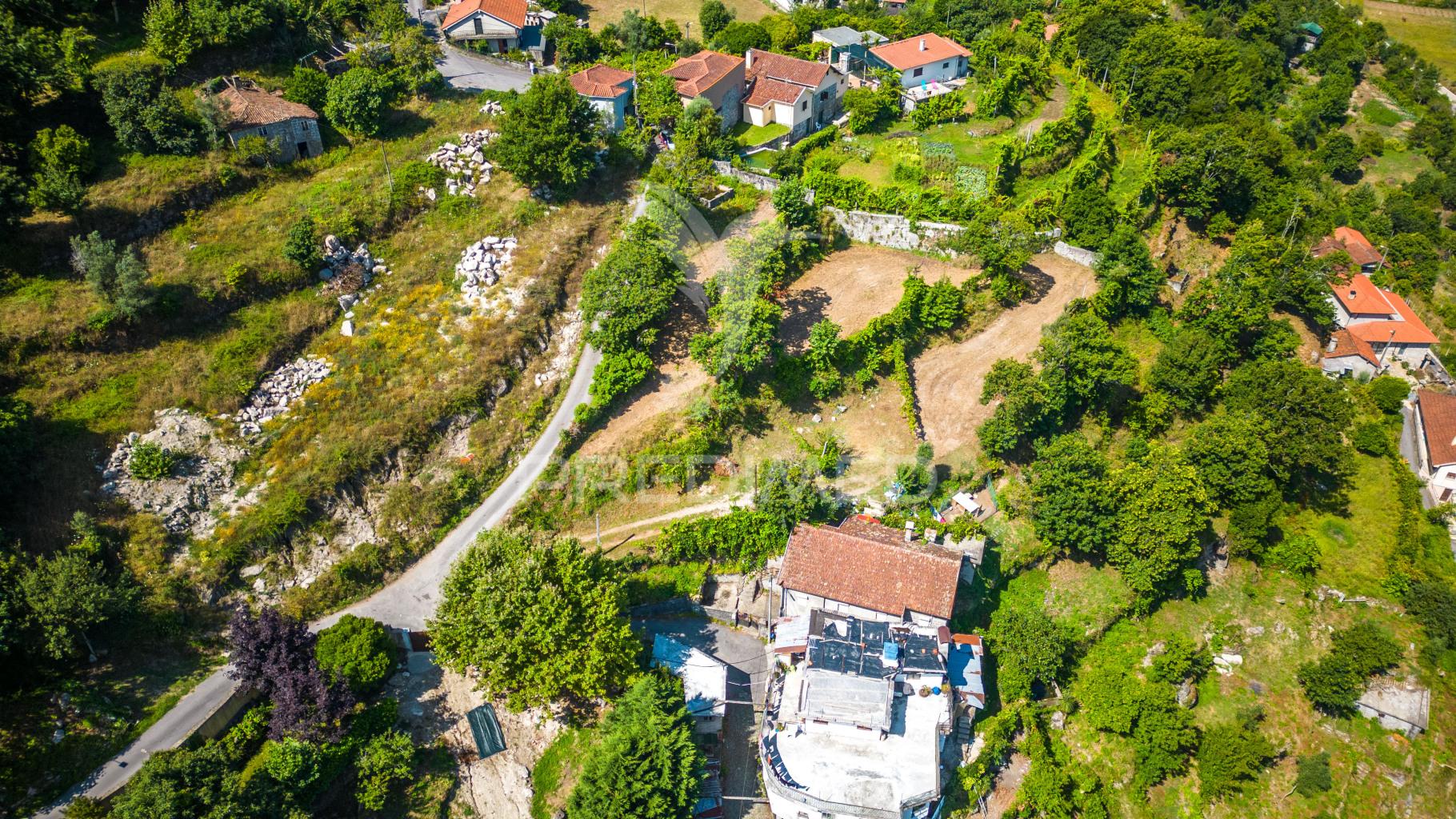 Moradia t3 com terreno + bouça (junto à barragem)