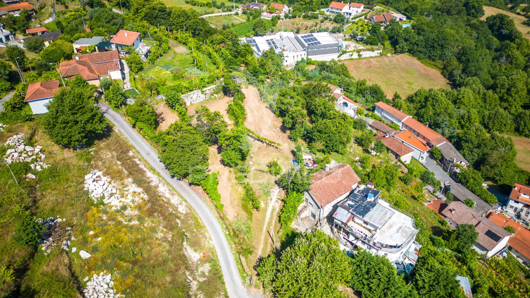 Moradia t3 com terreno + bouça (junto à barragem)
