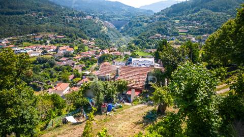 Moradia t3 com terreno + bouça (junto à barragem)