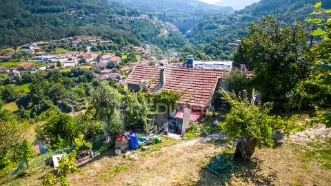 Moradia t3 com terreno + bouça (junto à barragem)