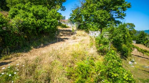 Moradia t3 com terreno + bouça (junto à barragem)