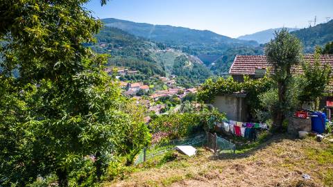 Moradia t3 com terreno + bouça (junto à barragem)