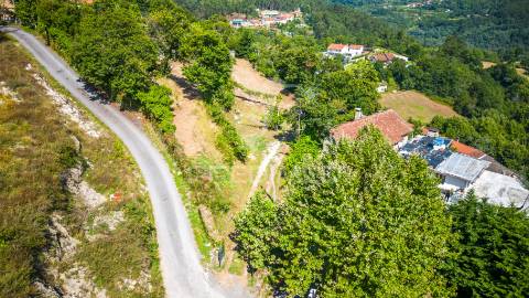 Moradia t3 com terreno + bouça (junto à barragem)